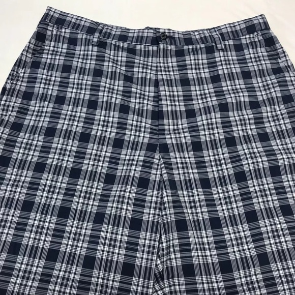 IZOD Golf Mens Size 36 Blue/White Plaid shorts - Picture 4 of 6